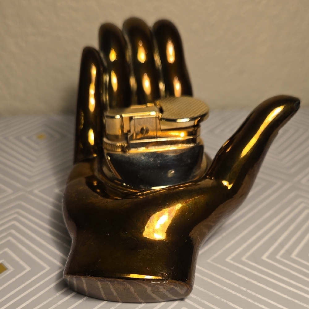 Luxurious Gold Hand Ligher Sculpture‎